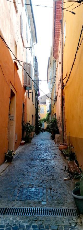 Beautiful Renovated Studio With View- Old Hyères Exterior foto